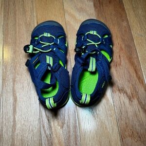 Keen’s Kids Navy and Green Sandals